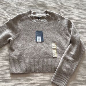 NWT Universal Thread Women’s Crewneck Sweater